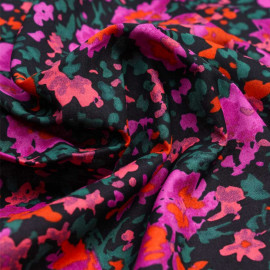 Tissu coton noir à motif bouquet de fleur violet, orange, vert et corail| Pretty Mercerie | Mercerie en ligne