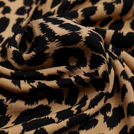 Tissu viscose beige à motif léopard noir | Pretty Mercerie | Mercerie en ligne