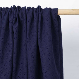 Tissu coton brodé bleu marine à motif petite fleur ajouré | Pretty Mercerie | mercerie en ligne