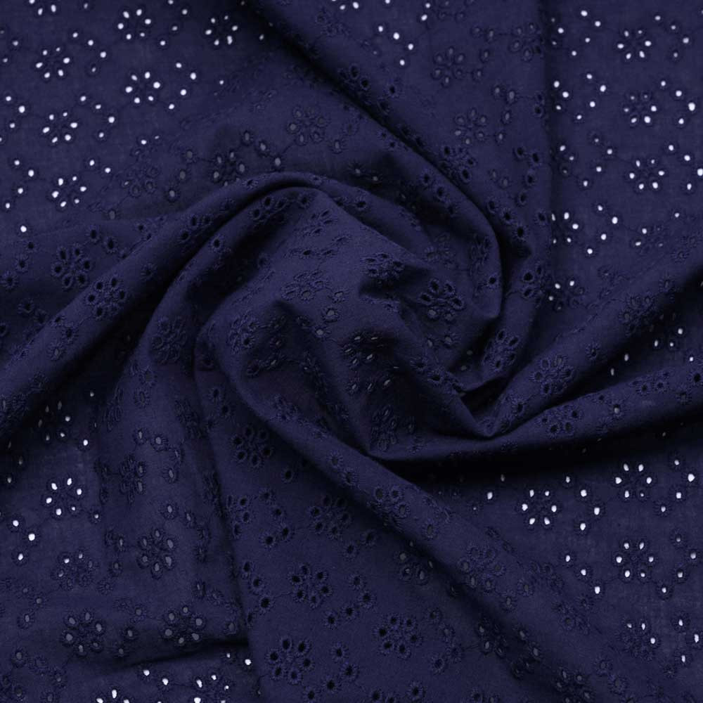 Tissu coton brodé bleu marine à motif petite fleur ajouré | Pretty Mercerie | mercerie en ligne
