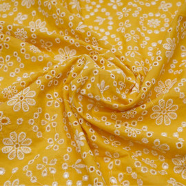 Tissu coton brodé mimosa à motif fleuri ajouré et festonné | Pretty Mercerie | mercerie en ligne