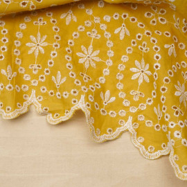 Tissu coton brodé mimosa à motif fleuri ajouré et festonné | Pretty Mercerie | mercerie en ligne