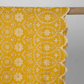 Tissu coton brodé mimosa à motif fleuri ajouré et festonné | Pretty Mercerie | mercerie en ligne