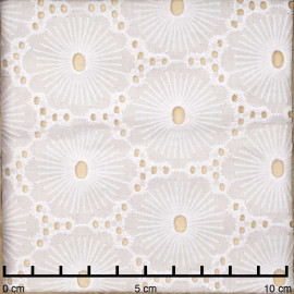 Tissu coton brodé et ajouré blanc à motif fleuri | pretty mercerie | mercerie en ligne