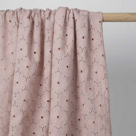 Tissu coton brodé et ajouré blush à motif fleuri pretty mercerie mercerie en ligne