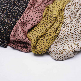 Tissu viscose crème à motif léopard chocolat et noir | Pretty mercerie | mercerie en ligne