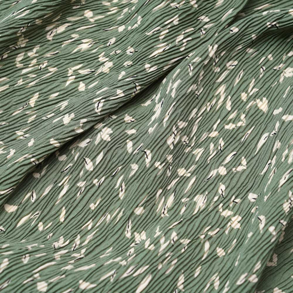 Tissu plissé vert kashmir à motif feuille crème et noir | Pretty Mercerie | mercerie en ligne