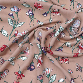 Tissu viscose toasted almond à motif fleurie rose, vert et rouge | Pretty Mercerie | mercerie en ligne