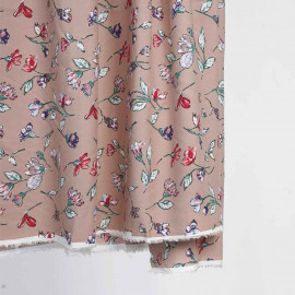 Tissu viscose toasted almond à motif fleurie rose, vert et rouge | Pretty Mercerie | mercerie en ligne