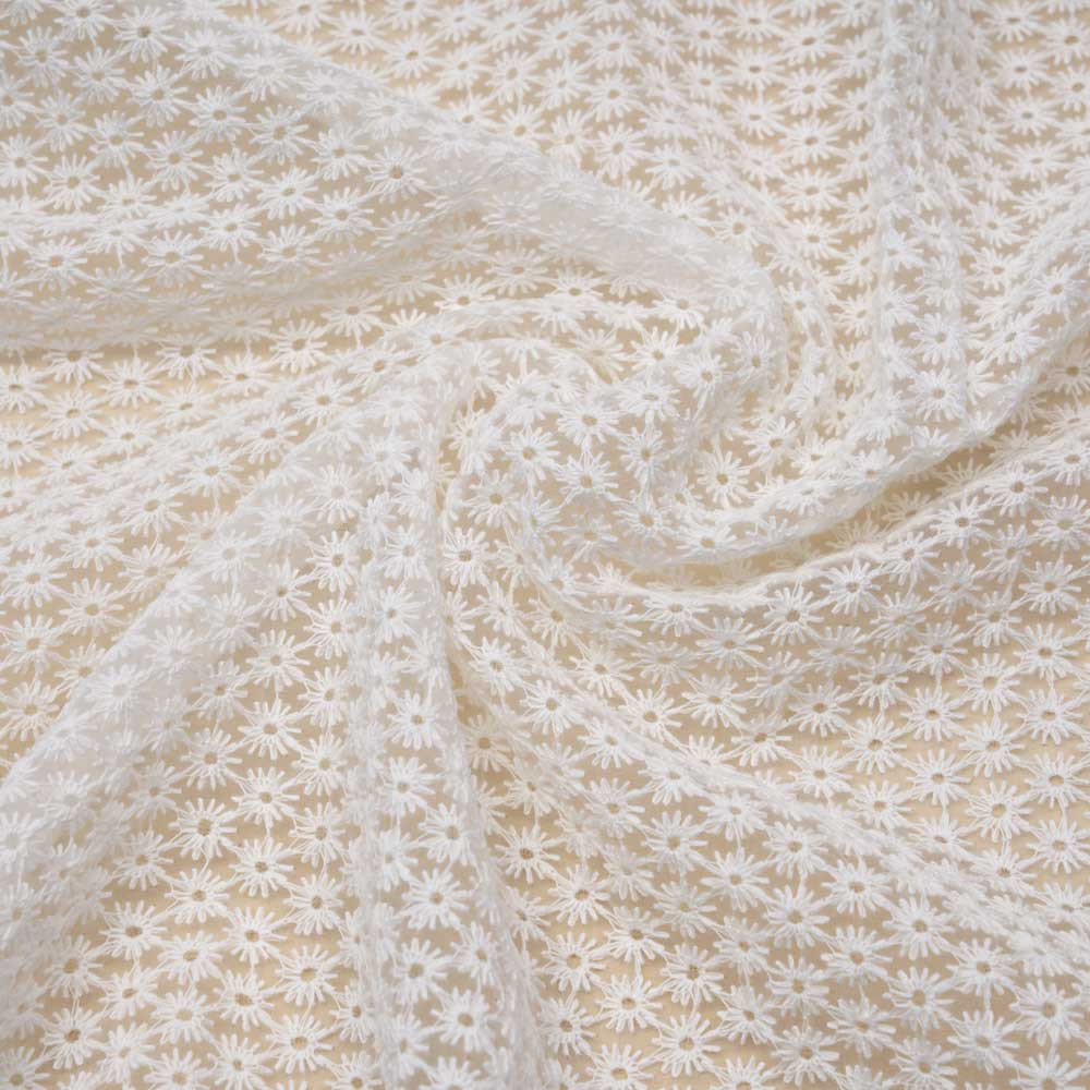 Tissu mousseline blanc à motif brodé marguerite | Pretty Mercerie | mercerie en ligne