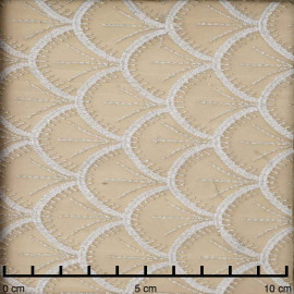 Tissu mousseline gatsby blanc à motif éventail brodé or / Pretty Mercerie / mercerie en ligne