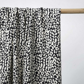 Tissu viscose crêpe noir à motif léopard blanc cassé | Pretty Mercerie | mercerie en ligne