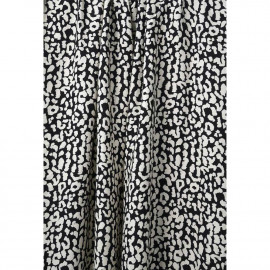 Tissu viscose crêpe noir à motif léopard blanc cassé | Pretty Mercerie | mercerie en ligne