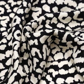 Tissu viscose crêpe noir à motif léopard blanc cassé | Pretty Mercerie | mercerie en ligne