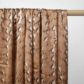 Tissu satiné marron à motif serpent noir et beige | Pretty Mercerie | mercerie en ligne