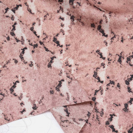 Tissu satiné vieux rose à motif serpent noir et beige | Pretty Mercerie | mercerie en ligne
