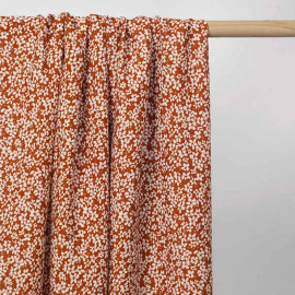 Tissu viscose caramel à motif petite marguerite blanc cassé | pretty mercerie | mercerie en ligne