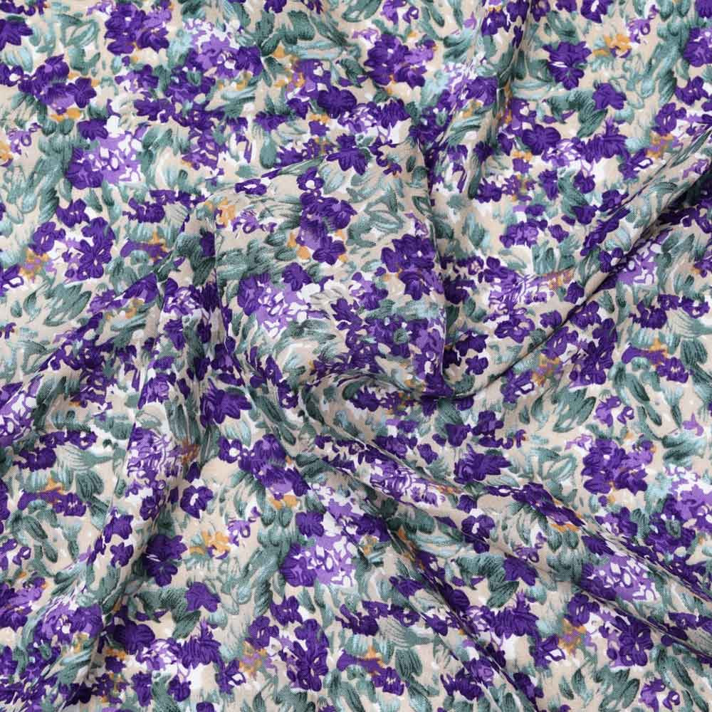 Tissu viscose beige à motif champs fleuri violet et vert | Pretty Mercerie | mercerie en ligne