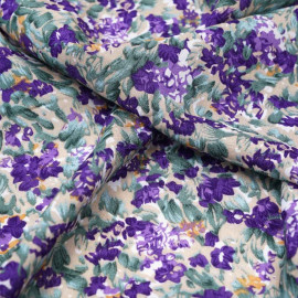 Tissu viscose beige à motif champs fleuri violet et vert | Pretty Mercerie | mercerie en ligne