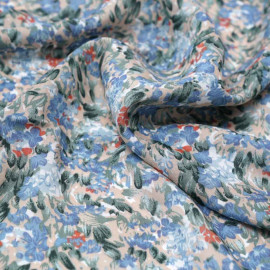 Tissu viscose beige à motif champs fleuri bleu, rose et vert | Pretty Mercerie | mercerie en ligne