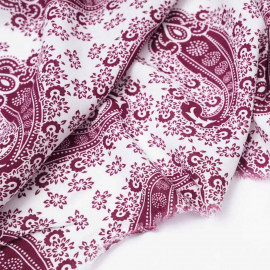 Tissu viscose blanc cassé à motif paisley bohème bordeaux | Pretty Mercerie | Mercerie en ligne