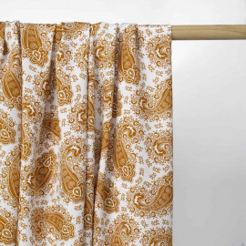 Tissu viscose blanc cassé à motif paisley bohème moutarde | Pretty Mercerie | Mercerie en ligne