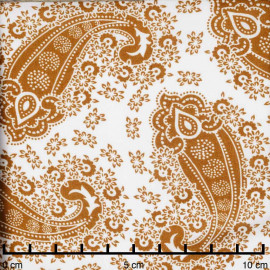 Tissu viscose blanc cassé à motif paisley bohème moutarde | Pretty Mercerie | Mercerie en ligne