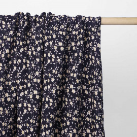 Tissu viscose bleu foncé à motif floral crème et raffia | Pretty Mercerie | Mercerie en ligne