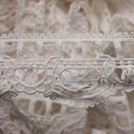 Ruban broderie anglaise écru x 1m