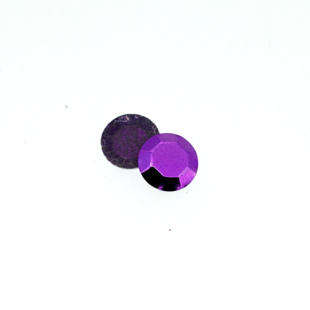 Clous à facettes violet