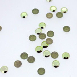 Clous à facettes vert amande