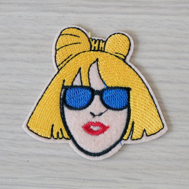 Badge brodé Fashion girl- pretty mercerie - customisation - mercerie en ligne - mercerie pas cher 