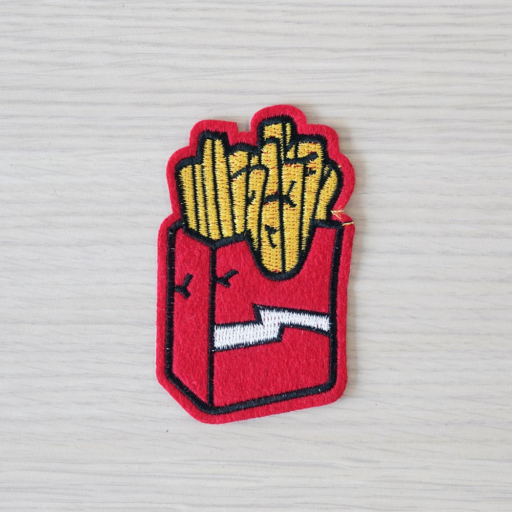 Badge brodé Frites- pretty mercerie - customisation - mercerie en ligne - mercerie pas cher 