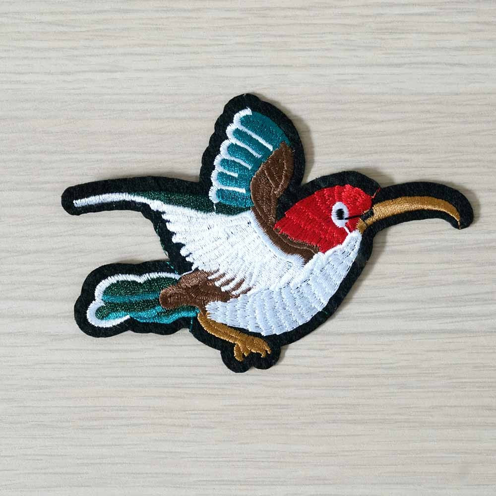 achat Badge brodé motif colibri des îles droite - pretty mercerie - mercerie en ligne