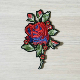 achat Badge brodé motif rose bleu et rouge  - pretty mercerie - mercerie en ligne