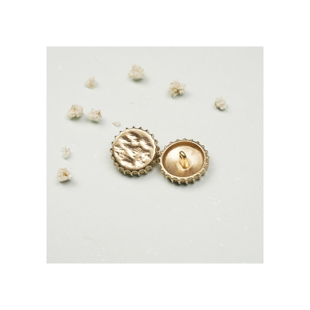 Bouton métal capsule martelé or - mercerie en ligne - pretty mercerie