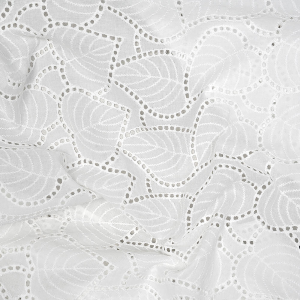 Tissu coton broderie anglaise blanc cassé motif feuillages ajourés - pretty mercerie - mercerie en ligne