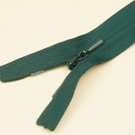 Fermeture éclair invisible non-séparable vert evergreen 25 cm  - pretty mercerie - mercerie en ligne