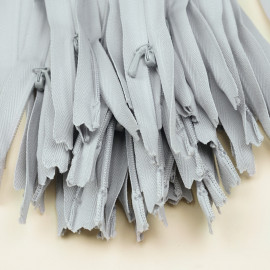 Fermeture éclair invisible non-séparable gris clair 25 cm  - pretty mercerie - mercerie en ligne